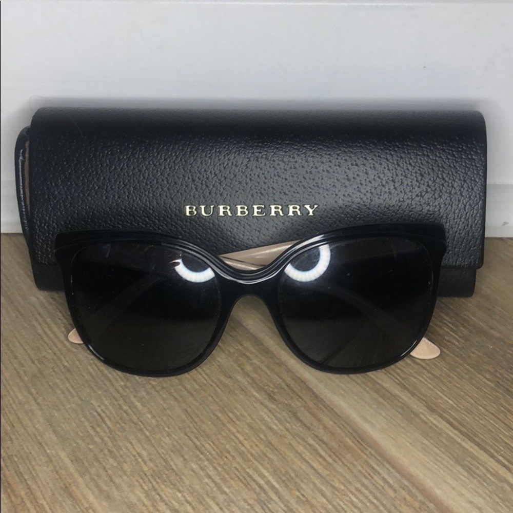 BURBERRY SUNGLASSES